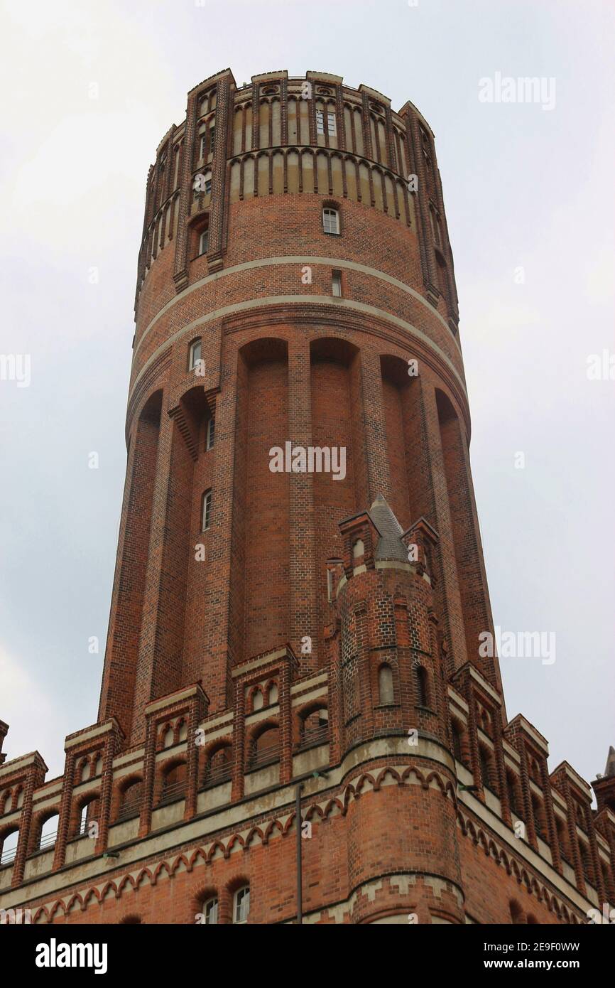 Der ehemalige Wasserturm von Lüneburg wurde 1907 eröffnet. Ein beeindruckendes Ziegelsteingebäude, erbaut vom Architekten Franz Krüger. Deutschland. Stockfoto