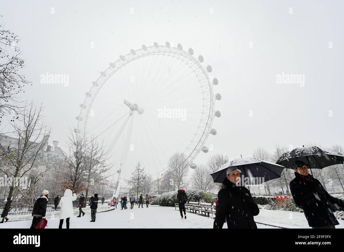 London Schnee. London Eye. Januar 24, 2021. NB KEINE EINWILLIGUNGSFORMULARE FÜR PERSONEN IN FOTOS Stockfoto