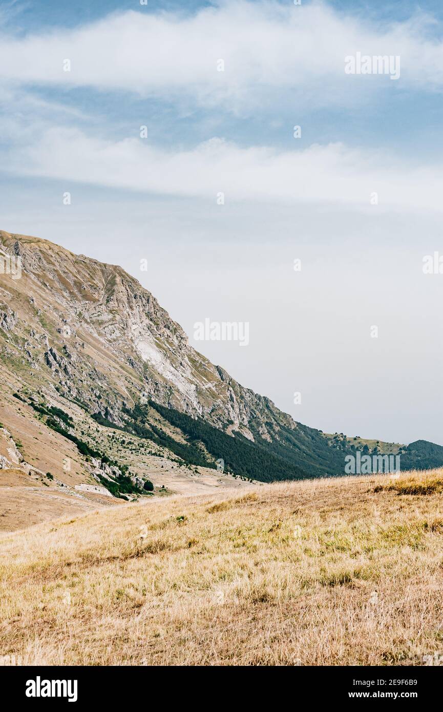 Sibillini Mountains oder Sibylline Mountains (Monti Sibillini), Sibillini Mountains National Park, nahe Castelluccio, Umbrien, Italien Stockfoto
