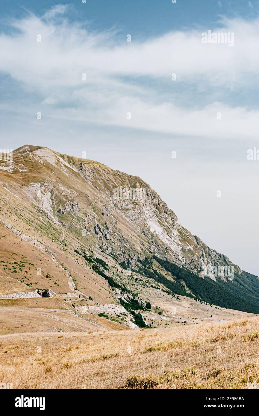 Sibillini Mountains oder Sibylline Mountains (Monti Sibillini), Sibillini Mountains National Park, nahe Castelluccio, Umbrien, Italien Stockfoto