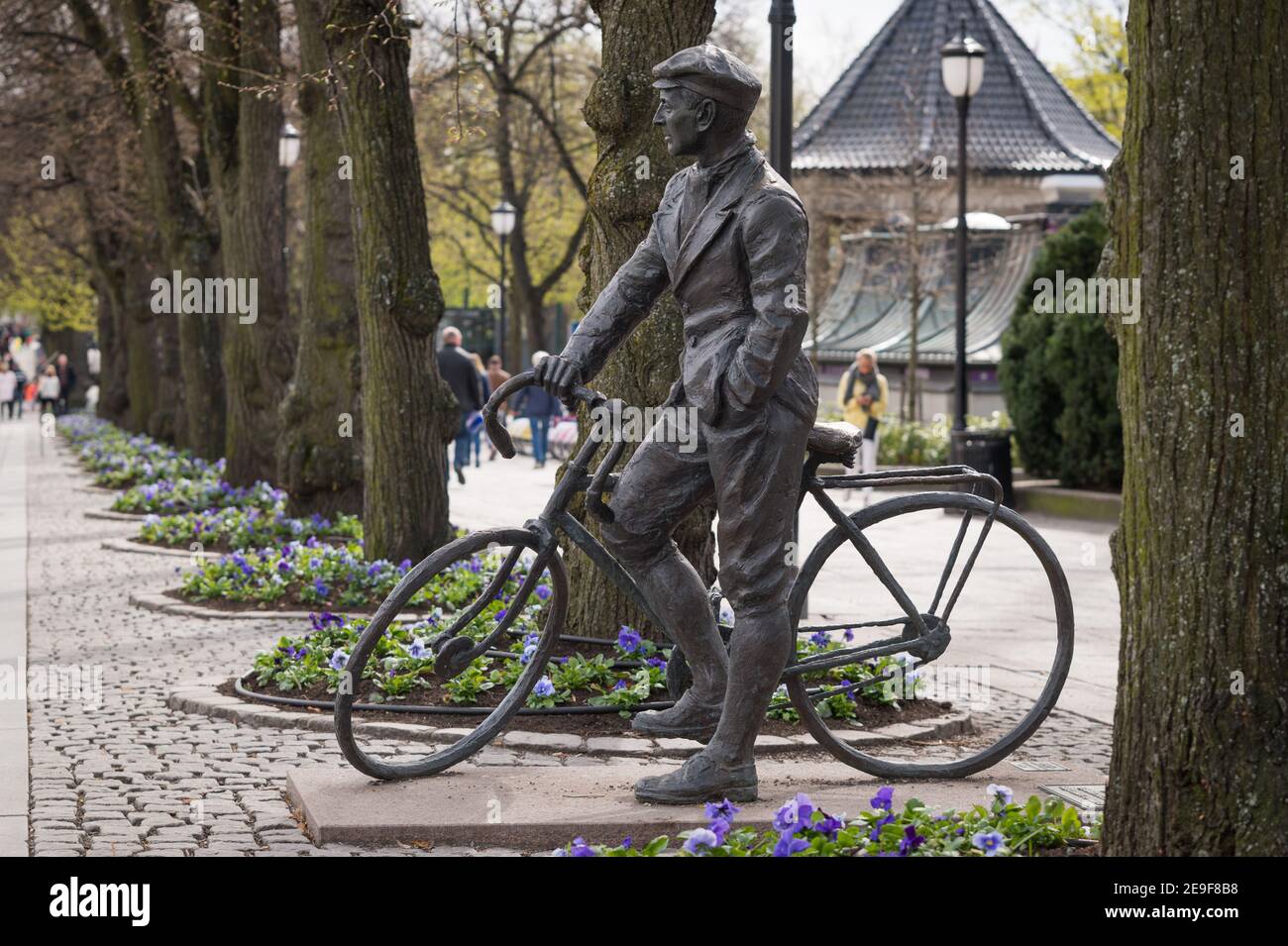 Statue des Freiheitskämpfers Gunnar Sønsteby, Karl Johans Tor, Oslo, Norwegen Stockfoto