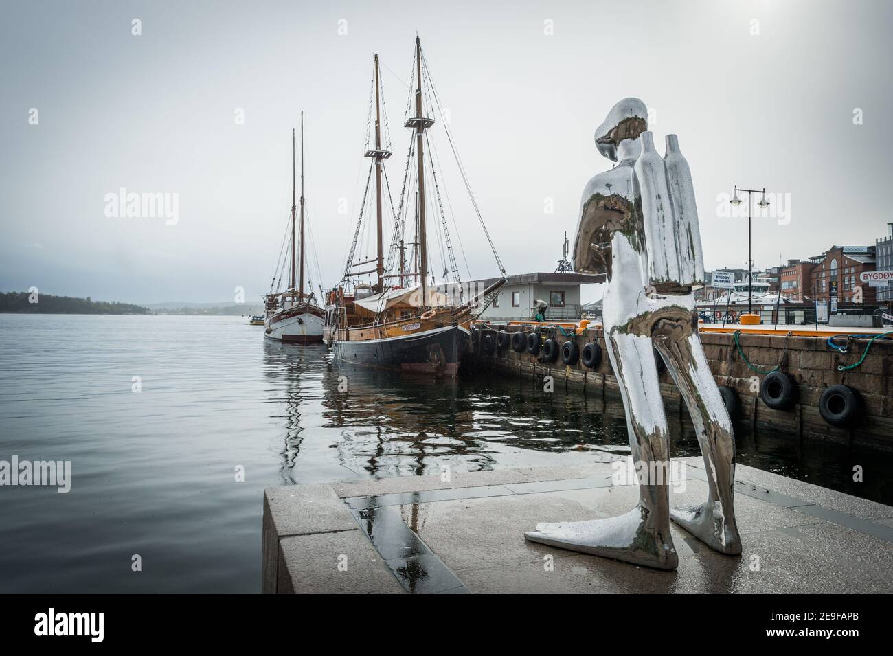 Diver Statue 'Dykkaren' von Ola Enstad, Honnørbrygge, Rådhusbrygge, Oslo, Norwegen. Stockfoto