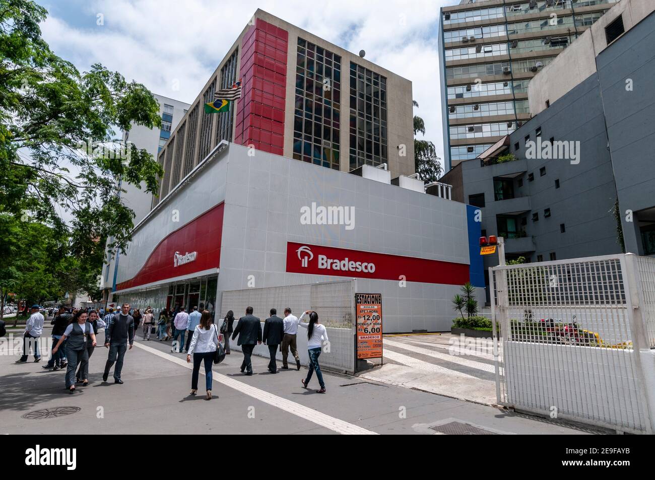 Eine Niederlassung der Bradesco Bank an der Avenida Paulista in Sao Paulo, Brasilien. Bradesco Bank ist Brasiliens größte Bank Stockfoto