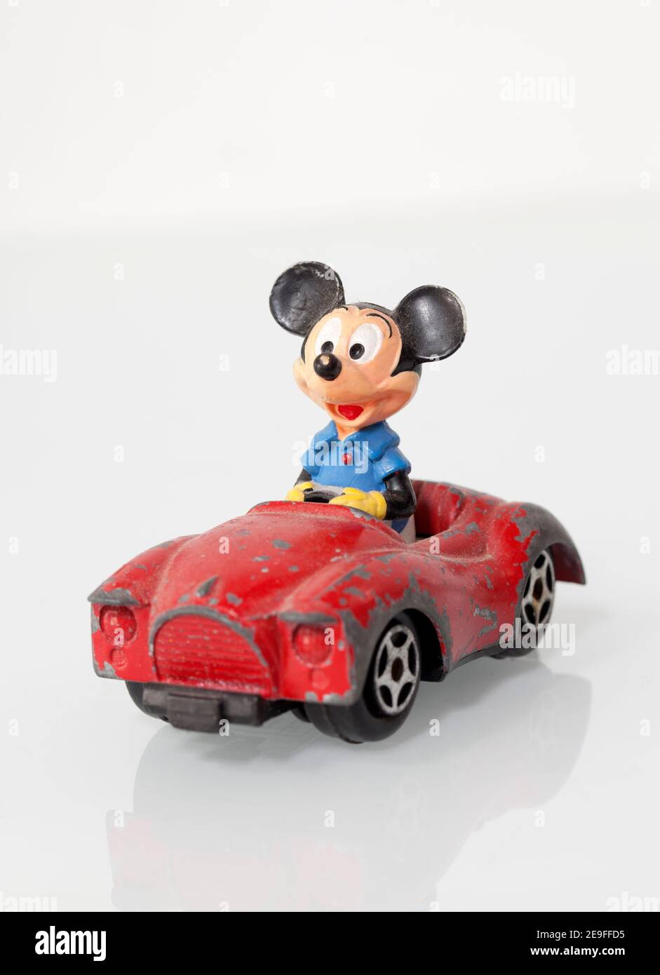 Vintage Diecast Spielzeug Modell MICKEY MAUS im Auto Stockfoto