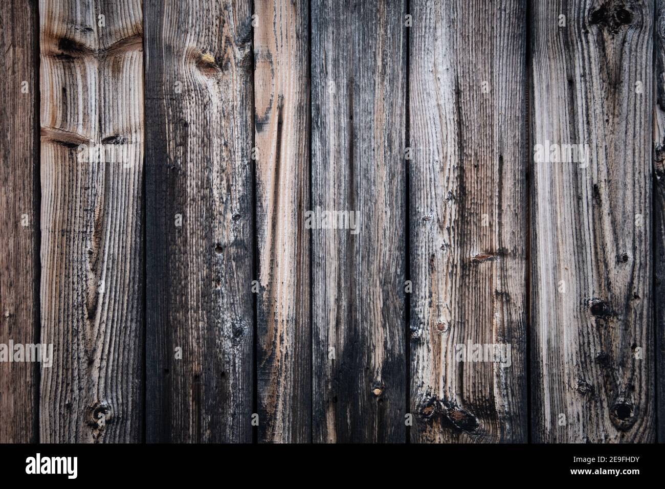 Die verwitterte Außenseite einer natürlichen Oberfläche Schuppen Wand Stockfoto