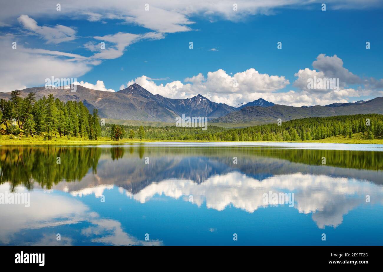Schöner See in Altai-Gebirge Stockfoto