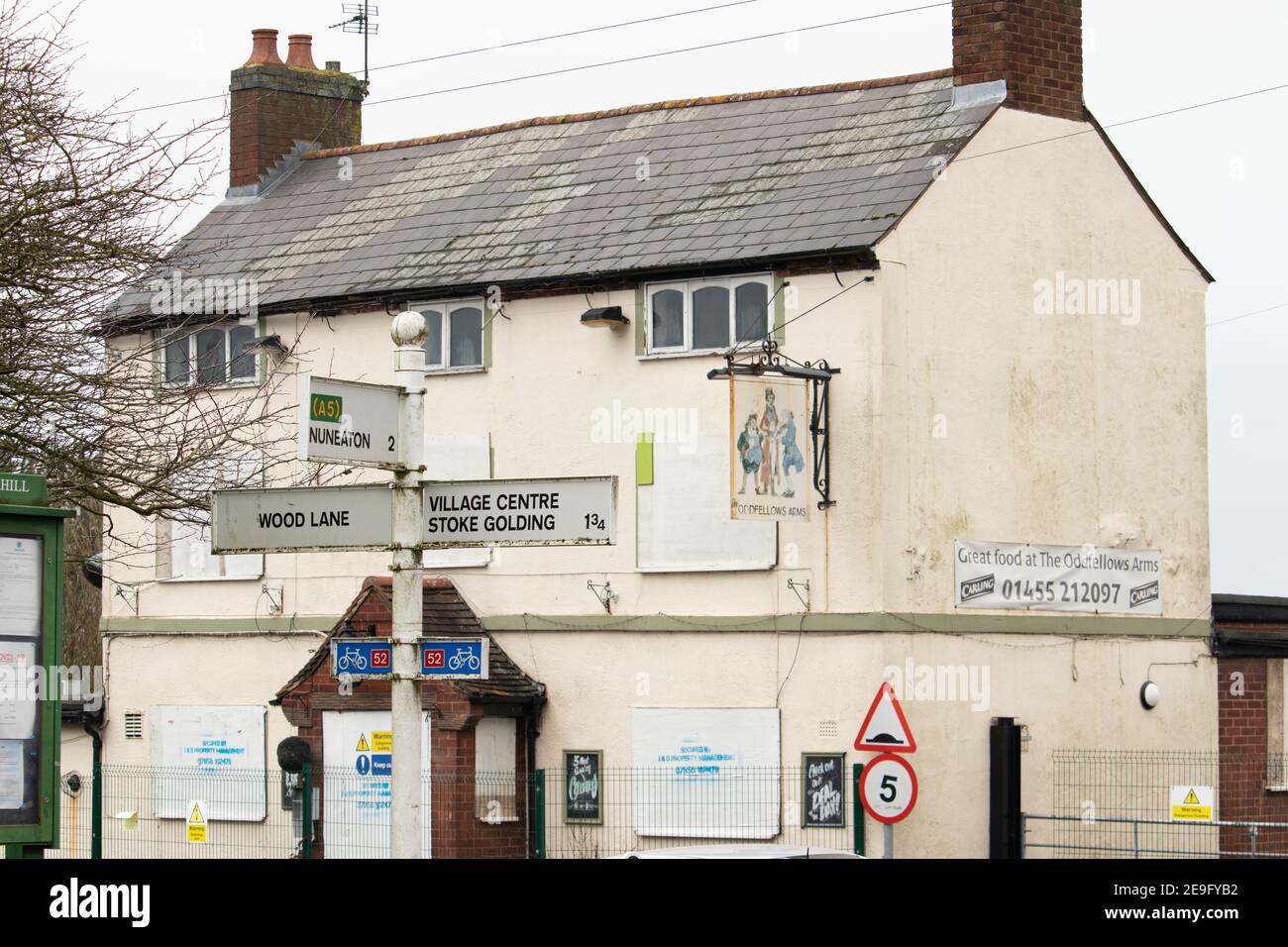 Das Oddfellows Arms Pub in Higham on the Hill. Die 250 Jahre alte Kneipe steht mitten im Dorf und kann abgerissen und eine Wohnsiedlung gebaut werden. Der Pub, bekannt als The oddies, versucht von Einheimischen gerettet zu werden, in der Hoffnung, ihn in ein Gemeindezentrum zu verwandeln. Stockfoto