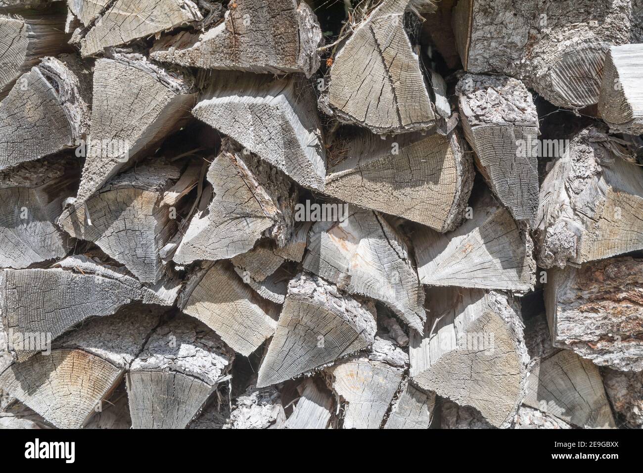 Textur von grauen Brennholz Protokolle Stockfoto