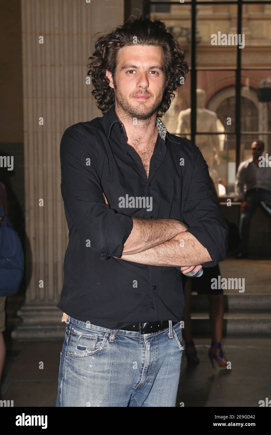 Der französische Schauspieler Lannick Gaudry besucht am 3. Juli 2006 die Smalto Men Frühjahr/Sommer 2007 Modenschau in Paris, Frankreich. Foto von Nebinger-Taamallah/ABACAPRESS.COM Stockfoto Der französische Schauspieler Lannick Gaudry besucht am 3. Juli 2006 die Smalto Men Frühjahr/Sommer 2007 Modenschau in Paris, Frankreich. Foto von Nebinger-Taamallah/ABACAPRESS.COM Stockfoto