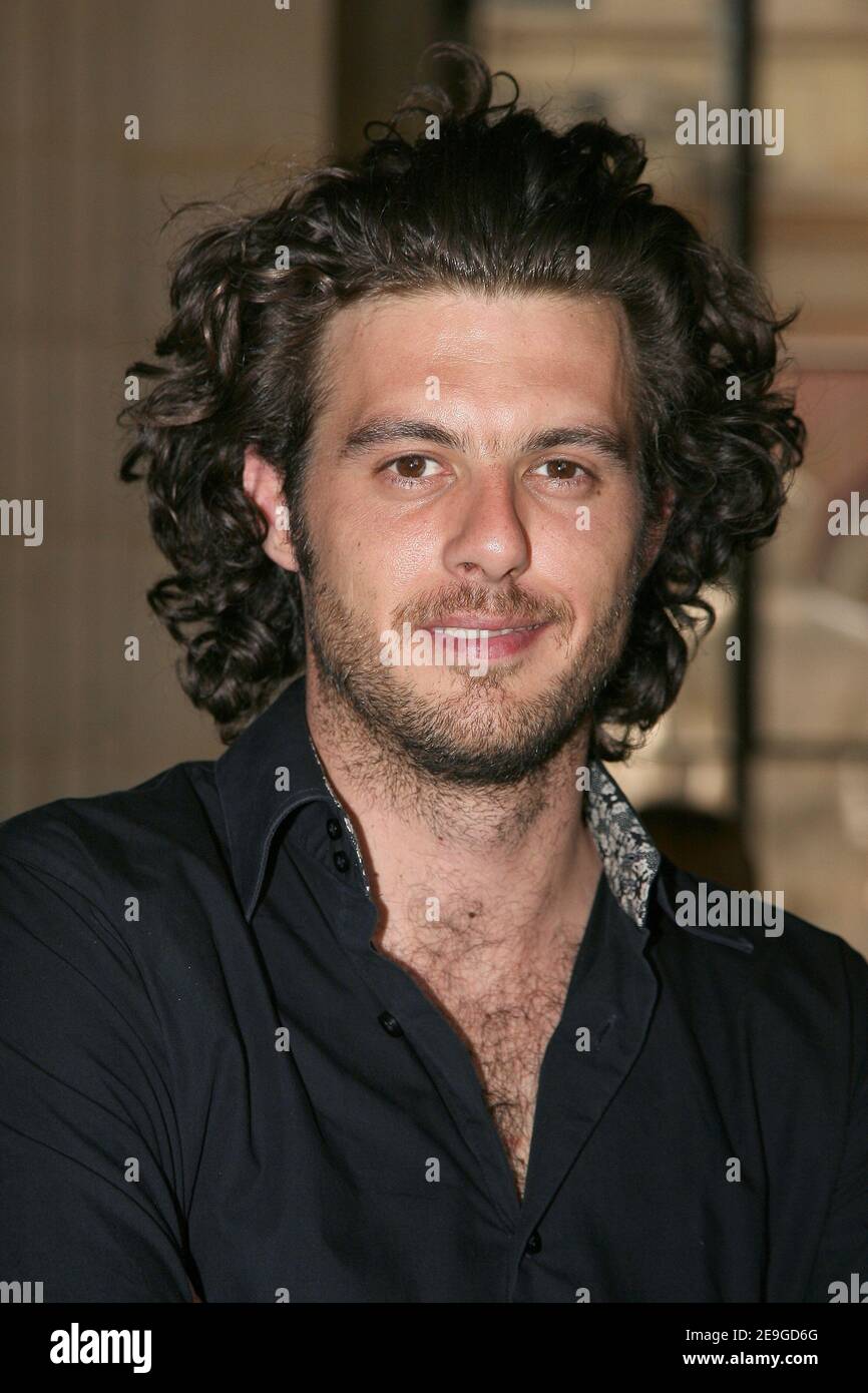 Der französische Schauspieler Lannick Gaudry besucht am 3. Juli 2006 die Smalto Men Frühjahr/Sommer 2007 Modenschau in Paris, Frankreich. Foto von Nebinger-Taamallah/ABACAPRESS.COM Stockfoto Der französische Schauspieler Lannick Gaudry besucht am 3. Juli 2006 die Smalto Men Frühjahr/Sommer 2007 Modenschau in Paris, Frankreich. Foto von Nebinger-Taamallah/ABACAPRESS.COM Stockfoto
