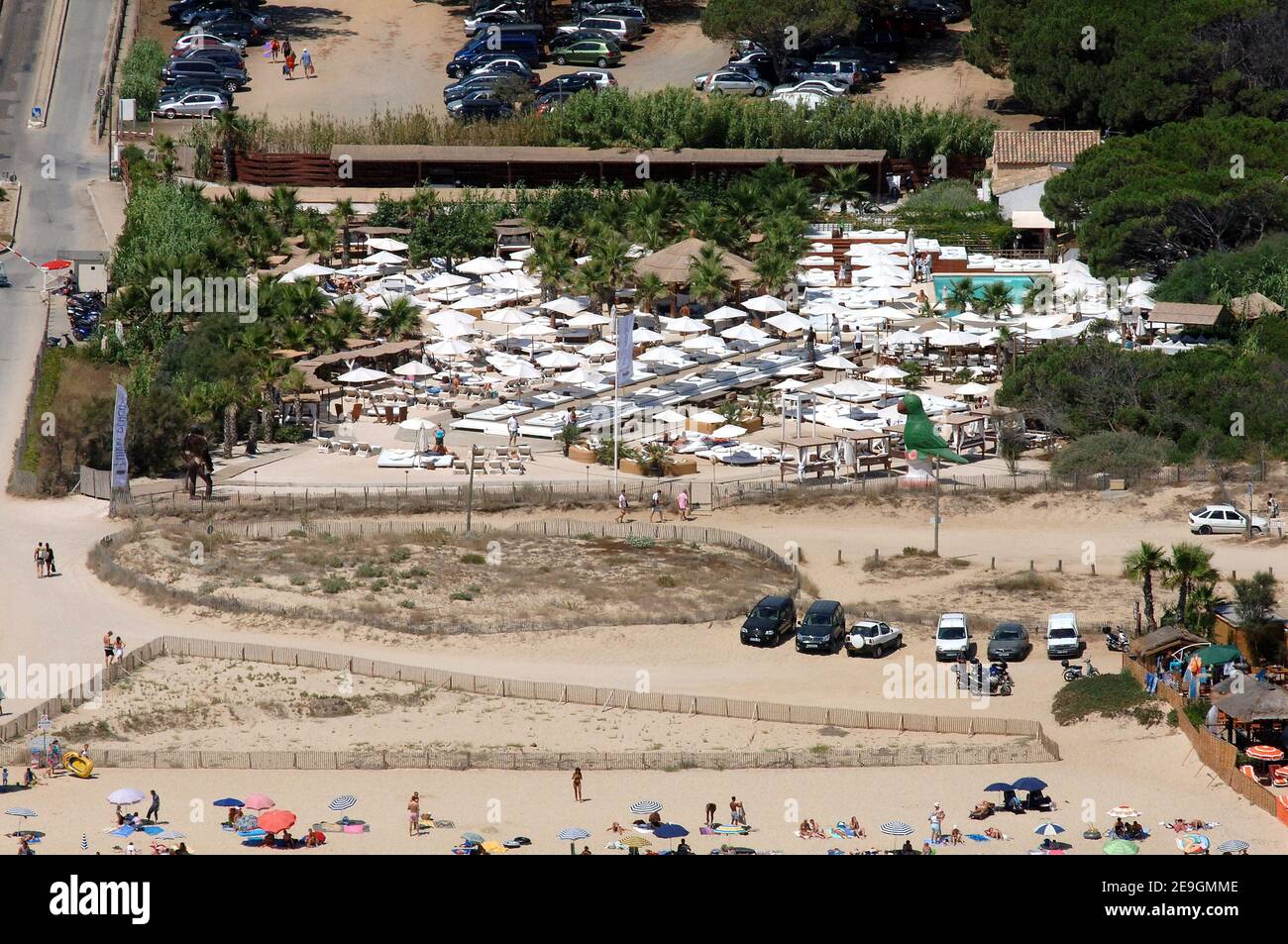 Luftaufnahmen vom Nikki Beach in Saint-Tropez, Frankreich am 29. Juli 2006. Pamela Anderson und Kid Rock Hochzeitsfeier findet hier heute Abend statt. Foto von ABACAPRESS.COM Stockfoto