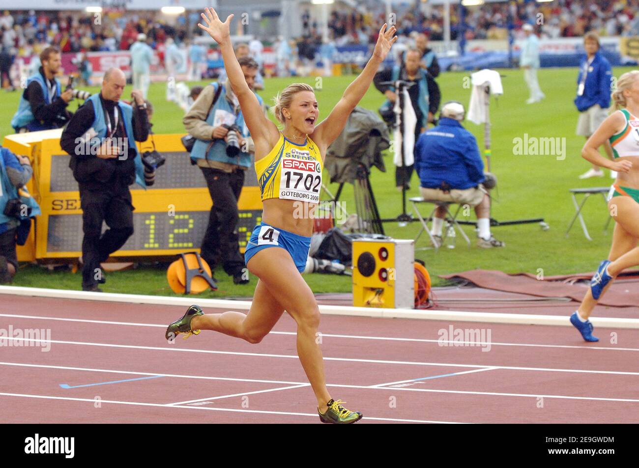 Die Schwedin Suzanna Kallur performt am 11. August 2006 auf 100 Metern Hürden bei den Leichtathletik-Europameisterschaften in Göteborg, Schweden. Foto von Guibbaud-Kempinaire/Cameleon/ABACAPRESS.COM Stockfoto