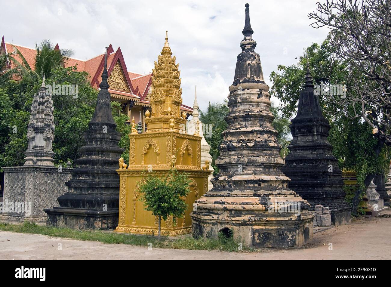 Eine Sammlung von heiligen buddhistischen Stupa im Tempel von Wat Bo im Zentrum der Stadt Siem Reap in Kambodscha. Historischer Ort der Anbetung, Hunderte von Jahr Stockfoto