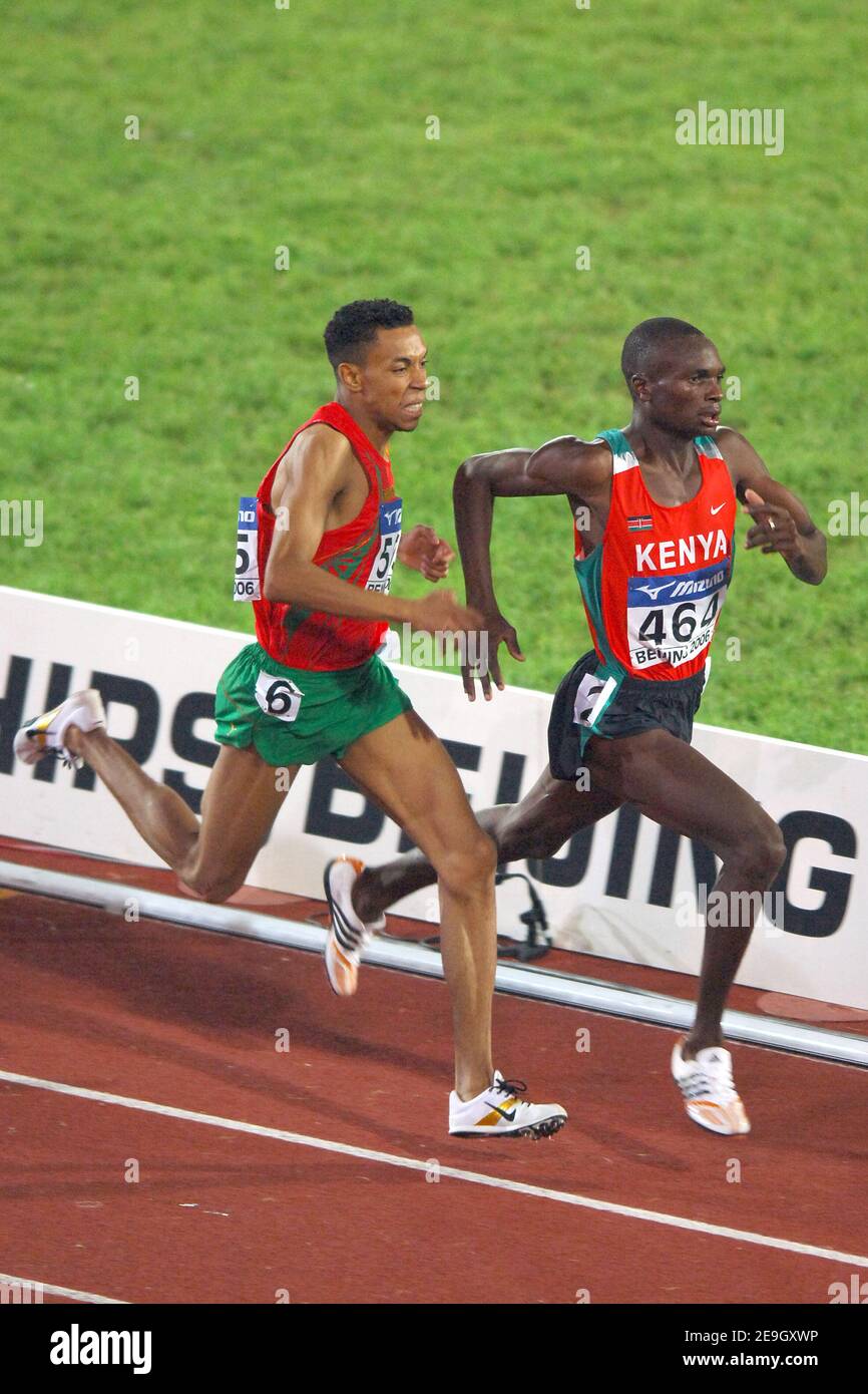 Der Kenianer Remmy Limo Ndiwa tritt am 17. August 2006 bei den IAAF-Junioren-Weltmeisterschaften 11th in Peking, China, auf dem 1500-Meter-Finale des marokkanischen Abdelati Iguider auf. Foto von Nicolas Gouhier/Cameleon/ABACAPRESS.COM Stockfoto