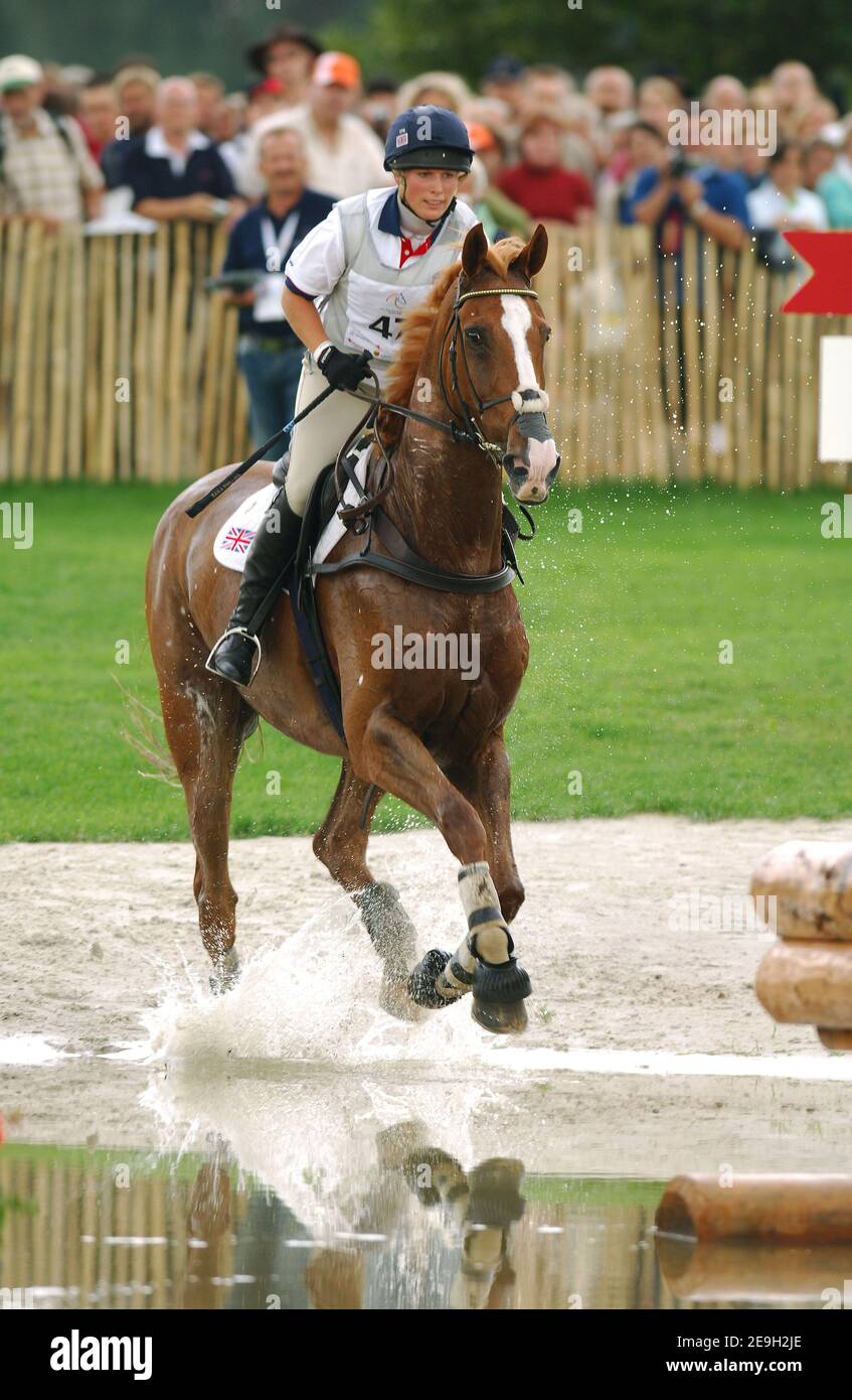 Die britische Zara Phillips auf ihrem Pferd 'Toy Town' beim Cross Country Wettbewerb der Weltreiterspiele in Aachen, Deutschland, am 26. August 2006. Foto von Edwin Cook/Cameleon/ABACAPRESS.COM Stockfoto