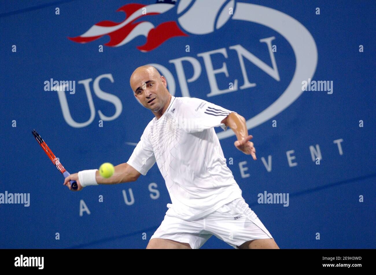 Der US-Amerikaner Andre Agassi besiegt den Rumänen Andrei Pavel in der Runde 1st der US Open 2006, die am 28. August 2006 in Flushing Meadow in New York City, NY, USA, stattfand. Der Spieler, der angekündigt hat, dass er nach diesem Turnier in den Ruhestand gehen wird, wurde von seiner Frau Steffi Graf und ihren beiden Kindern Jaden Gil und Jaz Elle unterstützt. Foto von Lionel Hahn/CAMELEON/ABACAPRESS.COM Stockfoto