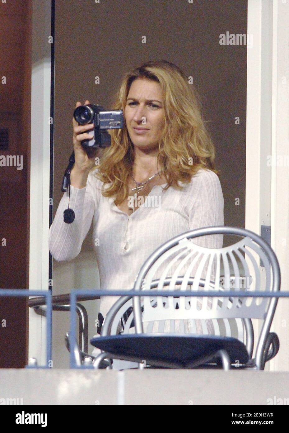 Der US-Amerikaner Andre Agassi besiegt den Rumänen Andrei Pavel in der Runde 1st der US Open 2006, die am 28. August 2006 in Flushing Meadow in New York City, NY, USA, stattfand. Der Spieler, der angekündigt hat, dass er nach diesem Turnier in den Ruhestand gehen wird, wurde von seiner Frau Steffi Graf und ihren beiden Kindern Jaden Gil und Jaz Elle unterstützt. Foto von Lionel Hahn/ABACAPRESS.COM Stockfoto