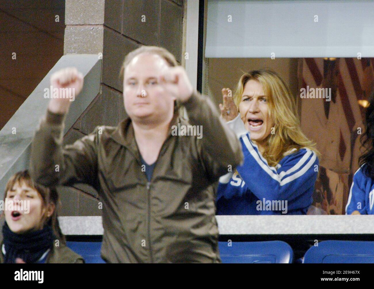Steffi Graf unterstützt ihren Mann Andre Agassi, als er Marcos Baghdatis bei den US Open 2006 in New York City, NY, USA, am 31. August 2006 besiegt. Foto von Lionel Hahn/CAMELEON/ABACAPRESS.COM Stockfoto
