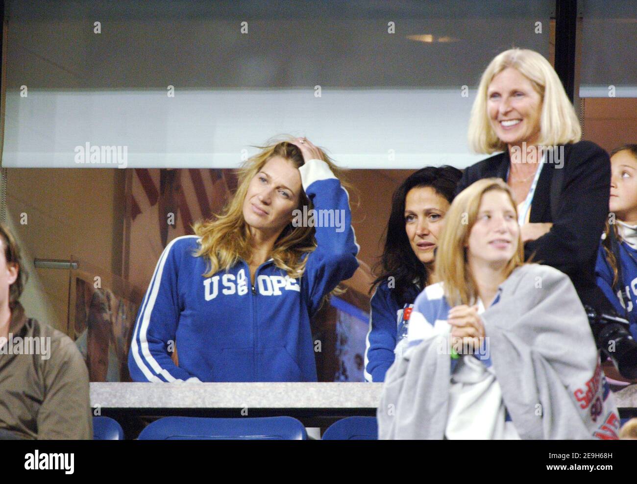 Steffi Graf unterstützt ihren Mann Andre Agassi, als er Marcos Baghdatis bei den US Open 2006 in New York City, NY, USA, am 31. August 2006 besiegt. Foto von Lionel Hahn/CAMELEON/ABACAPRESS.COM Stockfoto