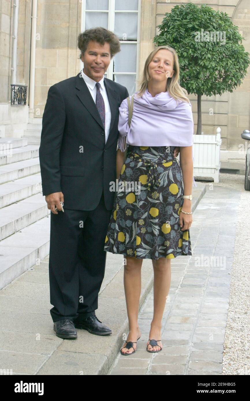 Der französische TV-Moderator Igor Bogdanov und seine Frau Amelie de Bourbon de Parme nehmen am 8. september 2006 an einer feierlichen Zeremonie der Legion d'Honneur im Elysee-Palast in Paris Teil. Foto von Mousse/ABACAPRESS.COM Stockfoto