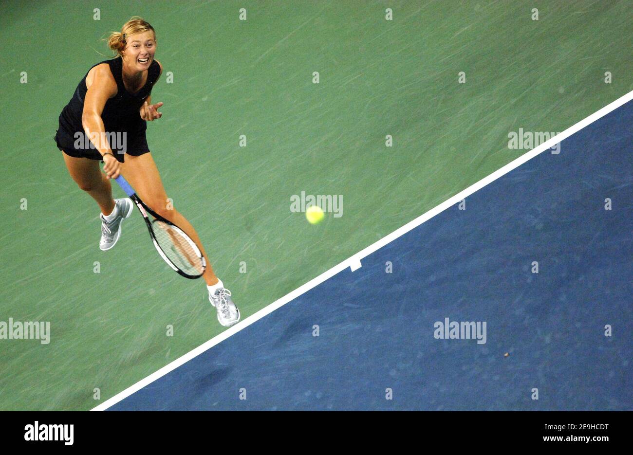 Die Russin Maria Sharapova besiegt Justine Henin-Hardenne, die Belgierin, im Finale, um die US Open 2006 zu gewinnen, ihren zweiten Grand Slam-Sieg, gespielt auf Flushing Meadow in New York City, NY, USA am 9. September 2006.Foto von Lionel Hahn/Cameleon/ABACAPRESS.COM Stockfoto