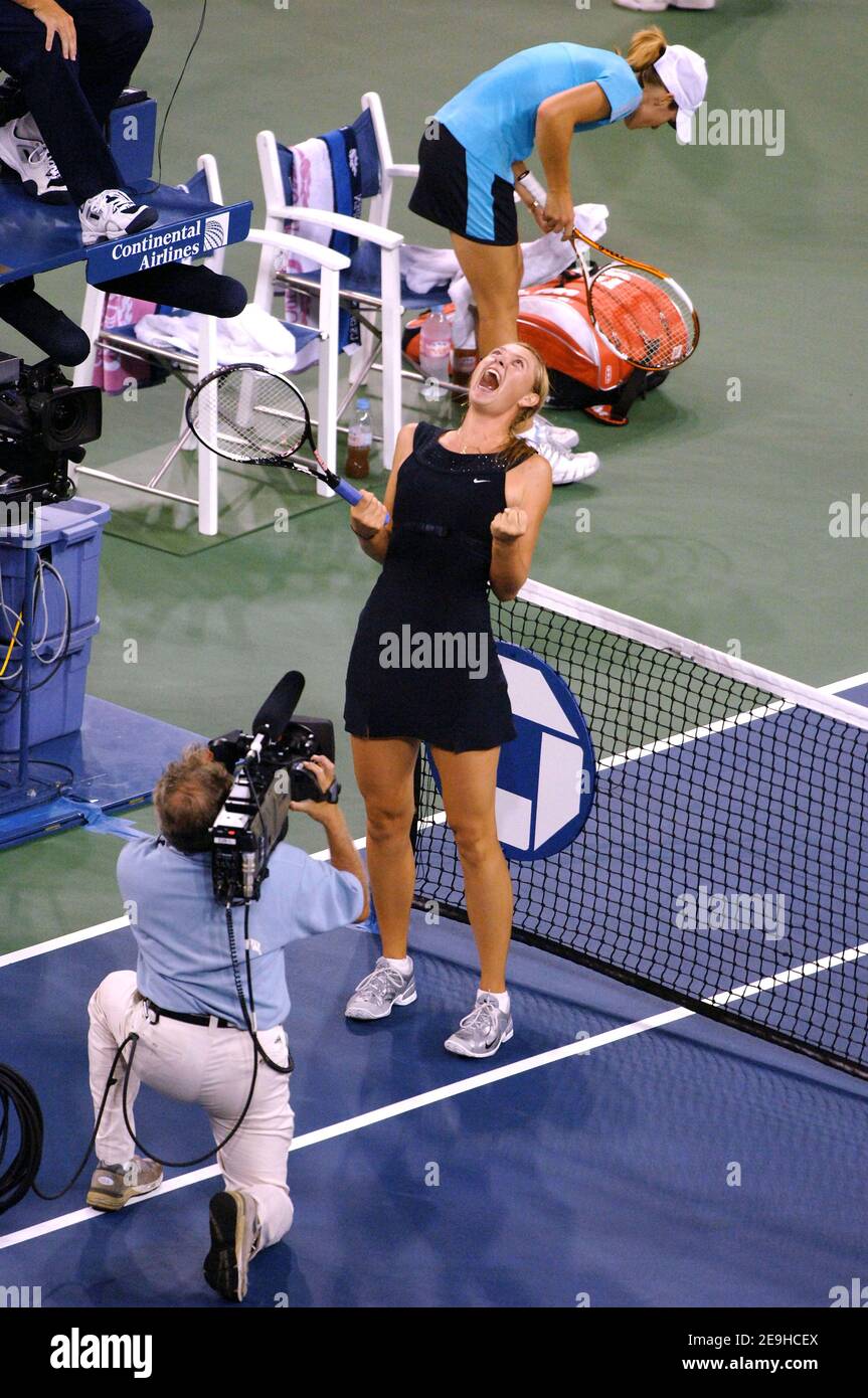 Die Russin Maria Sharapova besiegt Justine Henin-Hardenne, die Belgierin, im Finale, um die US Open 2006 zu gewinnen, ihren zweiten Grand Slam-Sieg, gespielt auf Flushing Meadow in New York City, NY, USA am 9. September 2006.Foto von Lionel Hahn/Cameleon/ABACAPRESS.COM Stockfoto