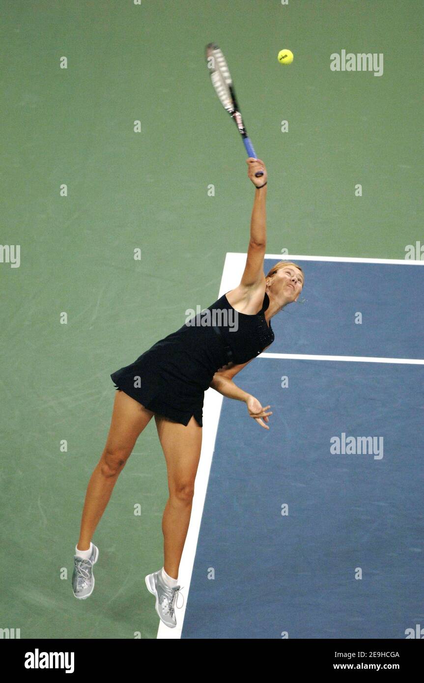 Die Russin Maria Sharapova besiegt Justine Henin-Hardenne, die Belgierin, im Finale, um die US Open 2006 zu gewinnen, ihren zweiten Grand Slam-Sieg, gespielt auf Flushing Meadow in New York City, NY, USA am 9. September 2006.Foto von Lionel Hahn/Cameleon/ABACAPRESS.COM Stockfoto