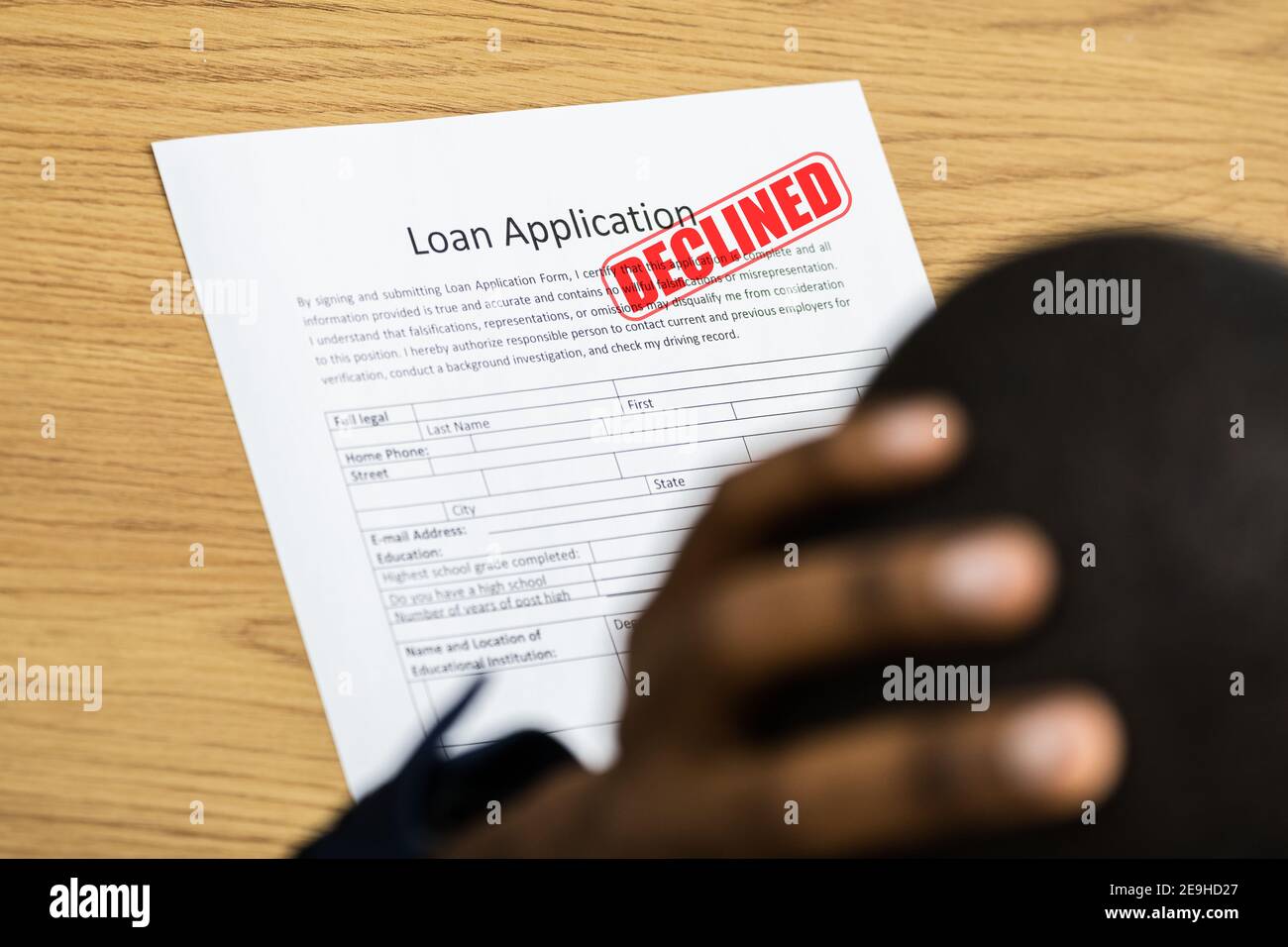 African American Man Credit Antrag Abgelehnt, Abgelehnt Und Abgelehnt Stockfoto
