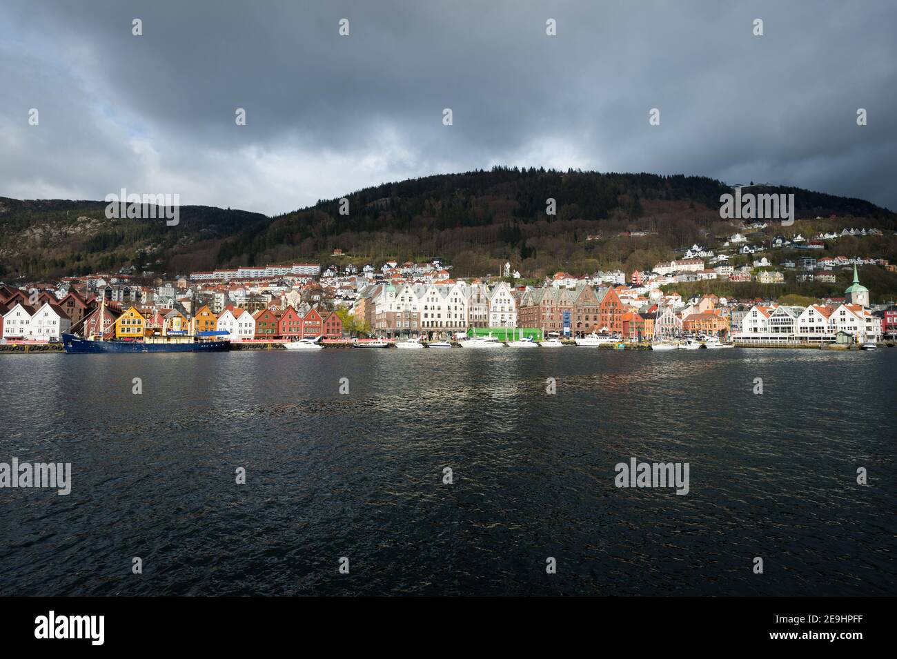 Bryggen und Bergen Havn (Hafen), Norwegen. Stockfoto