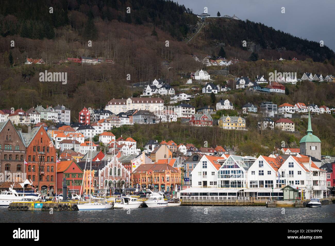 Bryggen und Bergen Havn (Hafen), Norwegen. Stockfoto