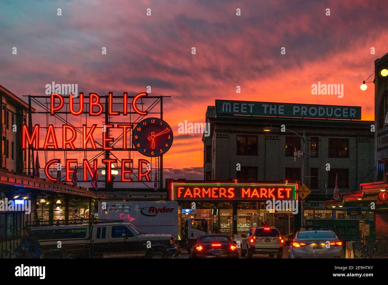 Sonnenuntergang auf dem Pike Place Market in Seattle, Washington Stockfoto