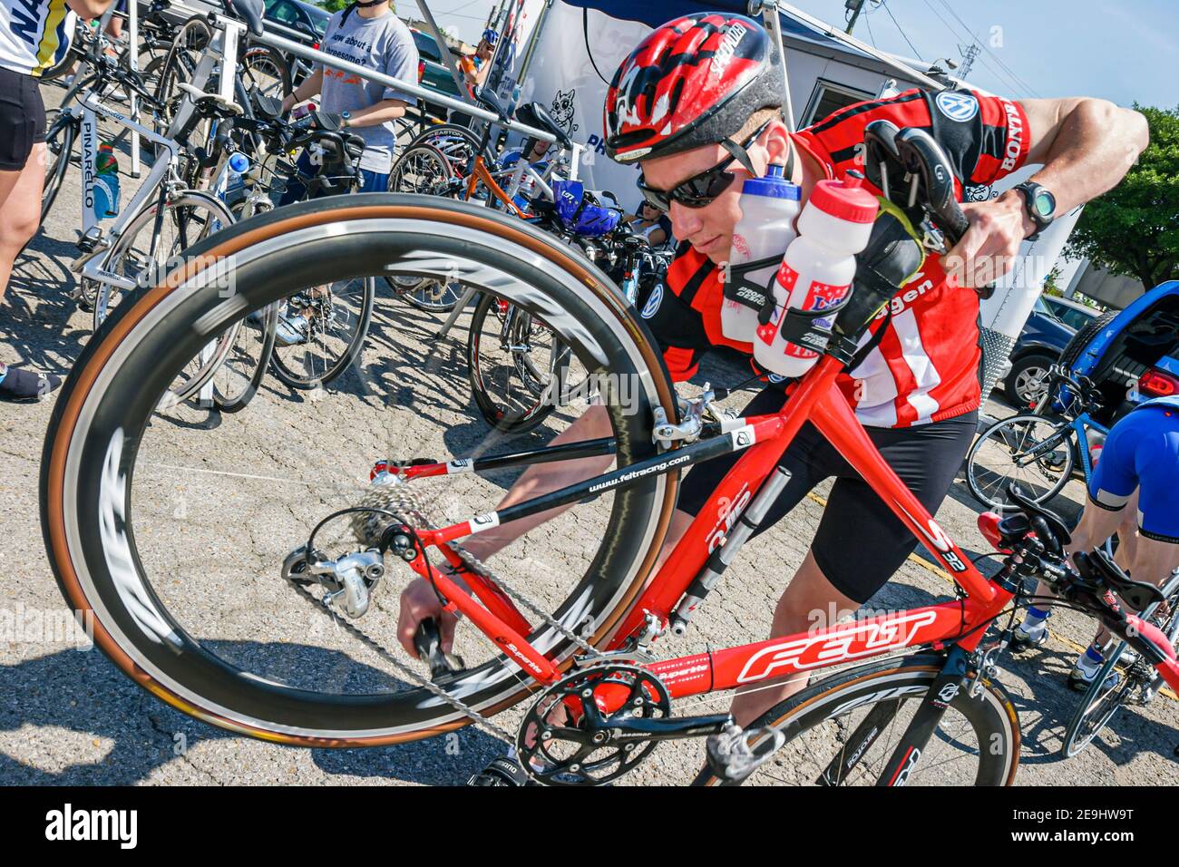 Tuscaloosa Alabama, USAT USA Triathlon National Championship, Mitglieder der USNA US Naval Academy Teamsieger Radfahrer Student, Stockfoto