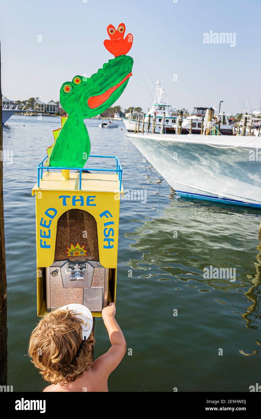 Alabama Orange Beach Zeke's Landing Fisch-Futterautomaten, Cotton Bayou, Stockfoto