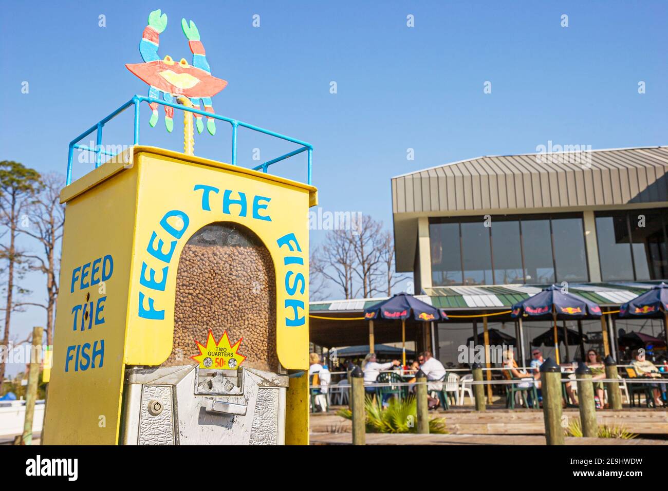 Alabama Orange Beach Zeke's Landing Fisch-Futterautomaten, Cotton Bayou, Restaurant, Stockfoto