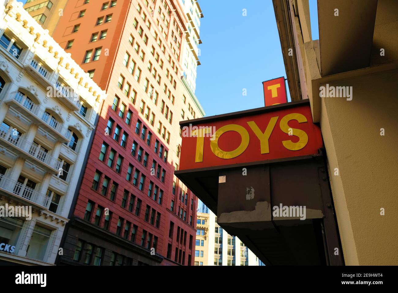 Spielzeugschild bei Jeffrey's Toys, dem ältesten Spielwarengeschäft in San  Francisco, gegründet 1938, in der Kearny Street in der Innenstadt von San  Francisco in der Nähe des Union Square Stockfotografie - Alamy