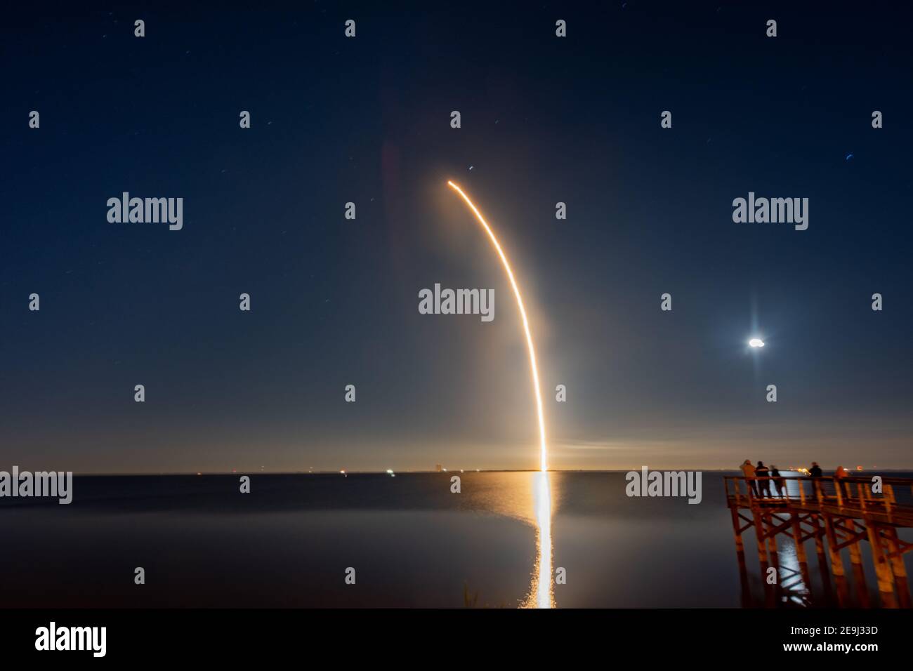 SpaceX Falcon 9 Starlink L-18 Langzeitbelichtung Stockfoto