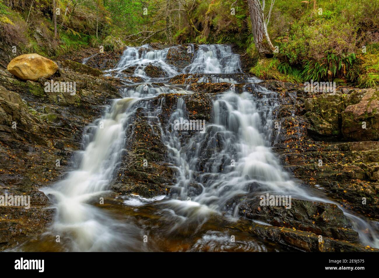 Glen Affric, Western Highlands, Schottland: Ein Wasserfall entlang der Allt na Bodachan bei Plodda Falls Stockfoto