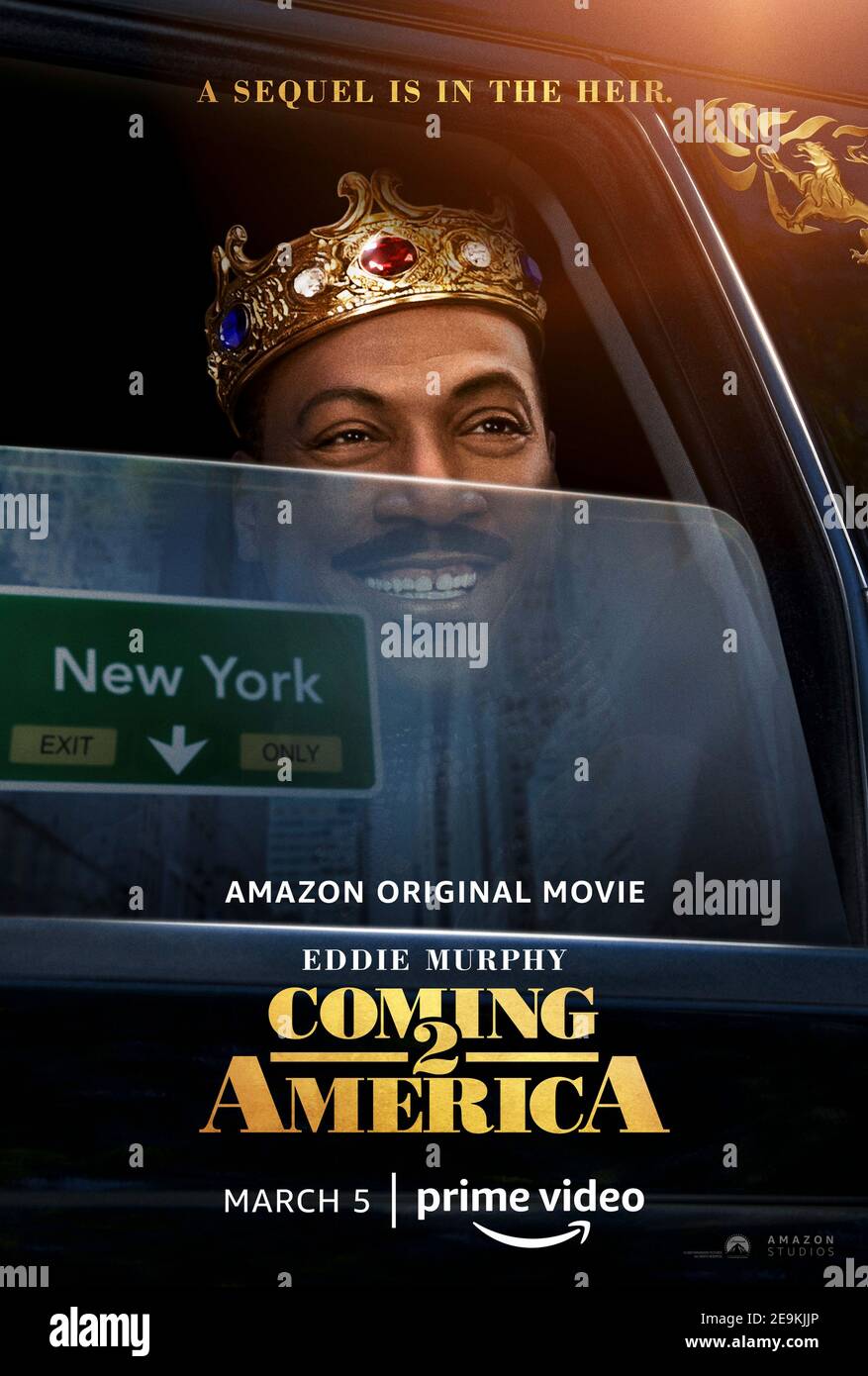 Coming 2 America (2021) Regie: Craig Brewer mit Eddie Murphy, David Lengel und Wesley Snipes. Der afrikanische Monarch Akeem erfährt, dass er in den Vereinigten Staaten einen lang verlorenen Sohn hat und nach Amerika zurückkehren muss, um diesen unerwarteten Erben zu treffen und eine Beziehung zu seinem Sohn aufzubauen. Stockfoto