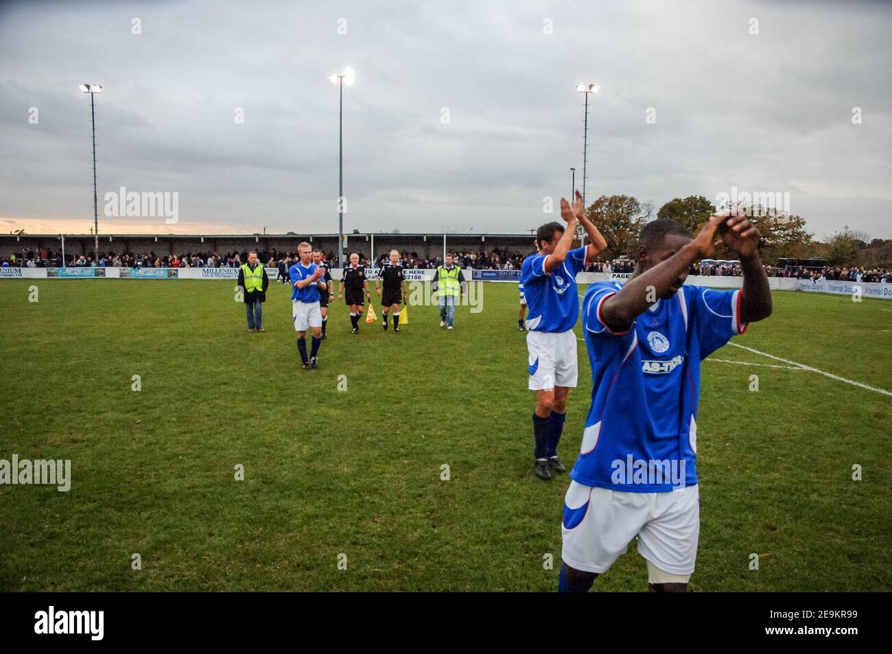 10/11/2007 Billericay 1-2 Swansea. FA Cup erste Runde. New Lodge Stadium. Att: 2.334. Swansea kam von einem Tor nach unten, um nicht Liga Billericay zu schlagen. Stockfoto