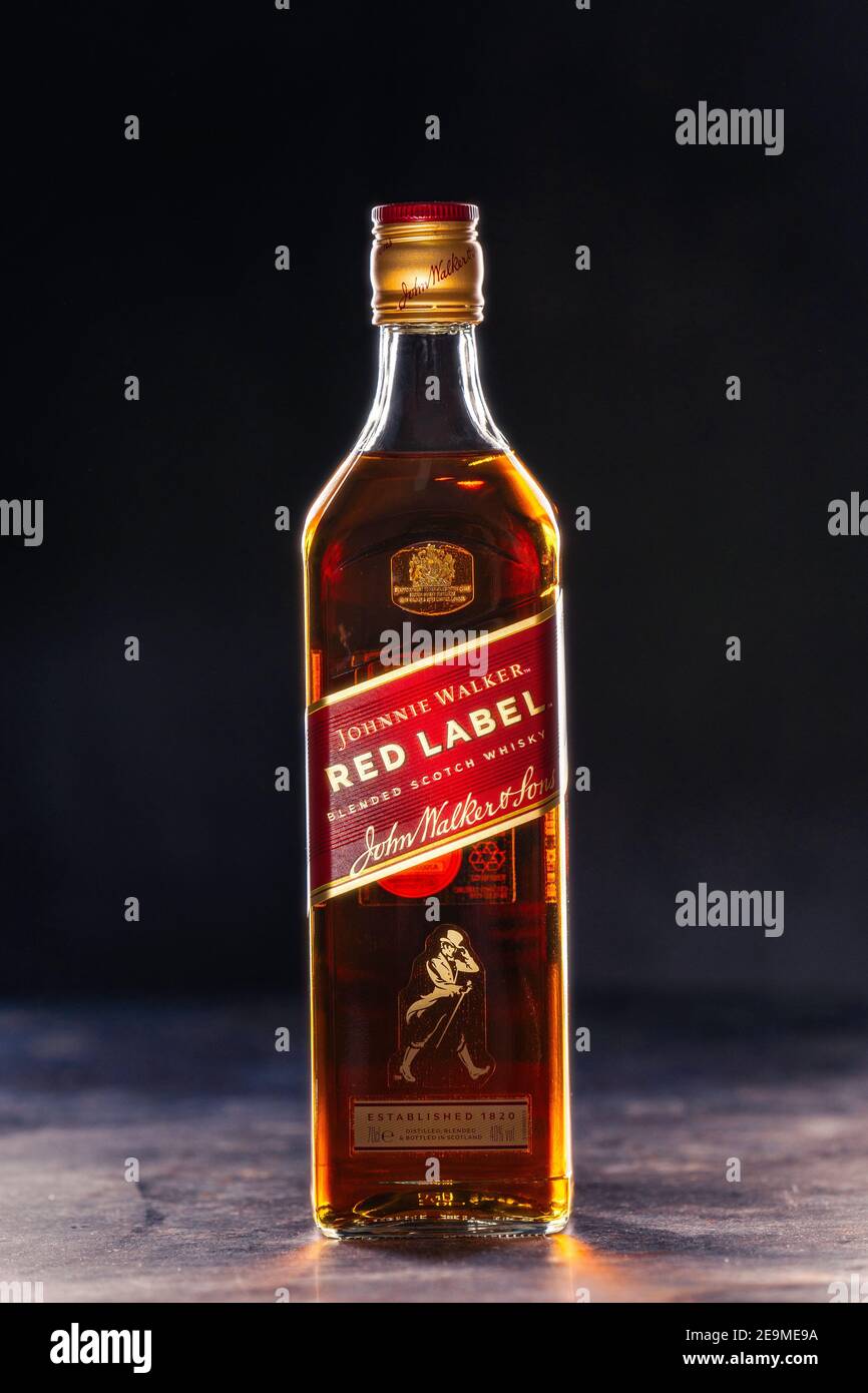 Johnnie Walker ist eine Marke von Scotch Whisky.Red Label ist seit 1945 der meistverkaufte Scotch Whisky der Welt.Bedford, UK, 30. Januar 2021 Stockfoto