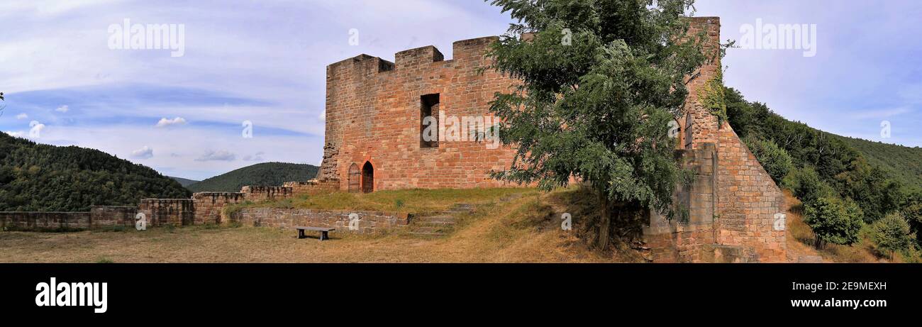 Die Wolfsburger Burgruine oberhalb von Neustadt an der Weinstraße Stockfoto