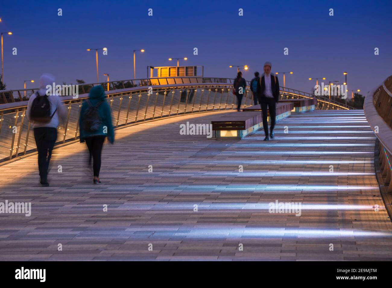 Vereinigtes Königreich, Nordirland, Belfast, Lagan Weir Fußgängerzone und Radbrücke Stockfoto