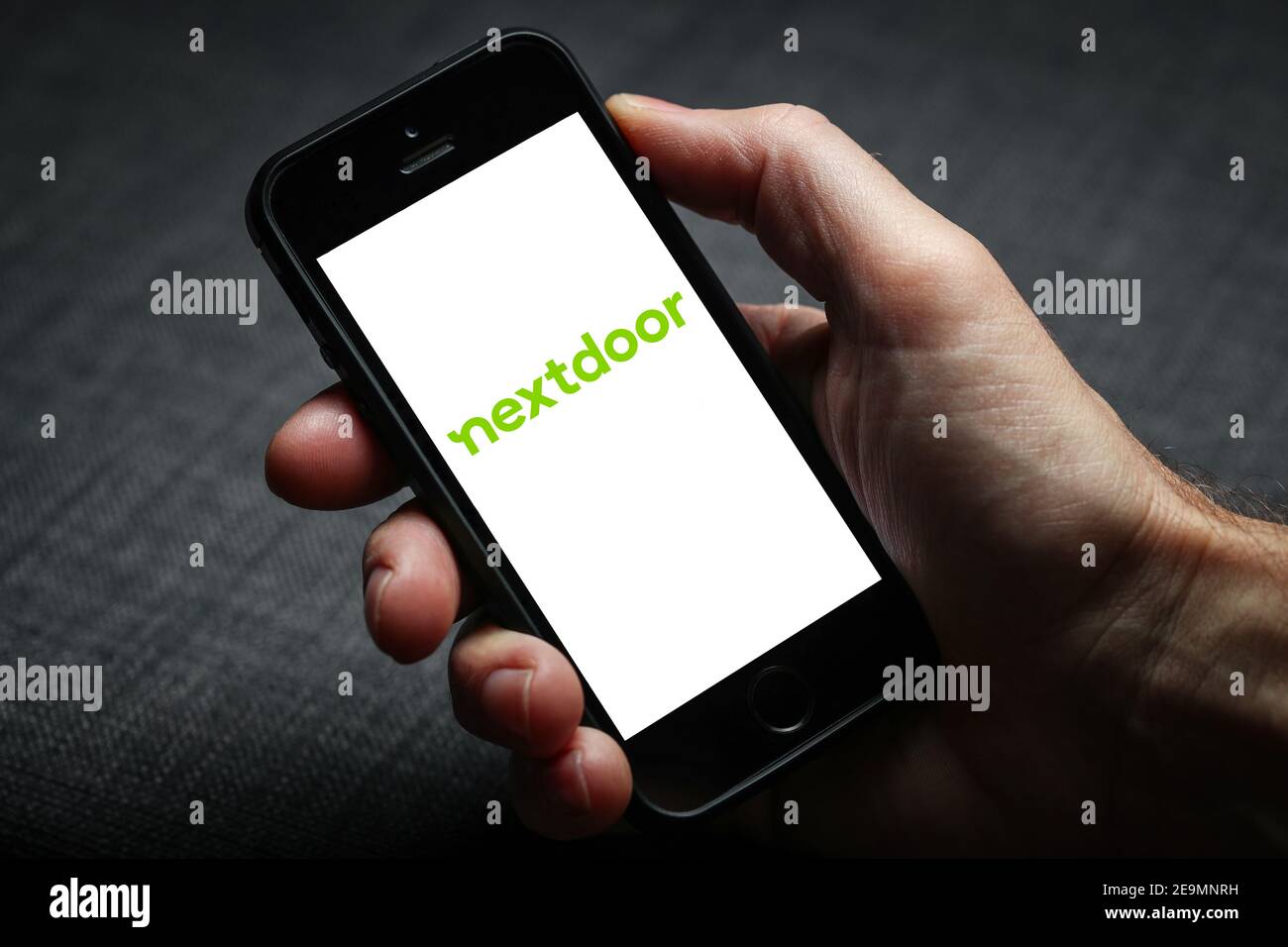 Nextdoor App auf einem Mobiltelefon (nur für redaktionelle Zwecke) Stockfoto