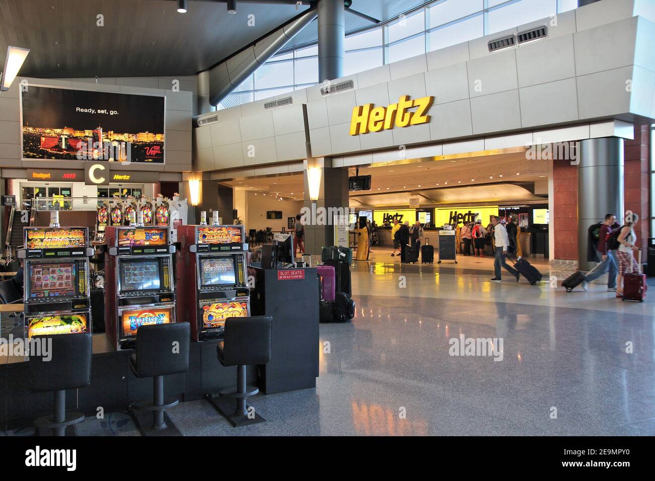 LAS VEGAS, USA - 13. APRIL 2014: Hertz Autovermietung Flughafen Büro in Las  Vegas. Hertz ist einer der grössten Autovermieter. Es war im Jahre 1918  eine gegründet Stockfotografie - Alamy