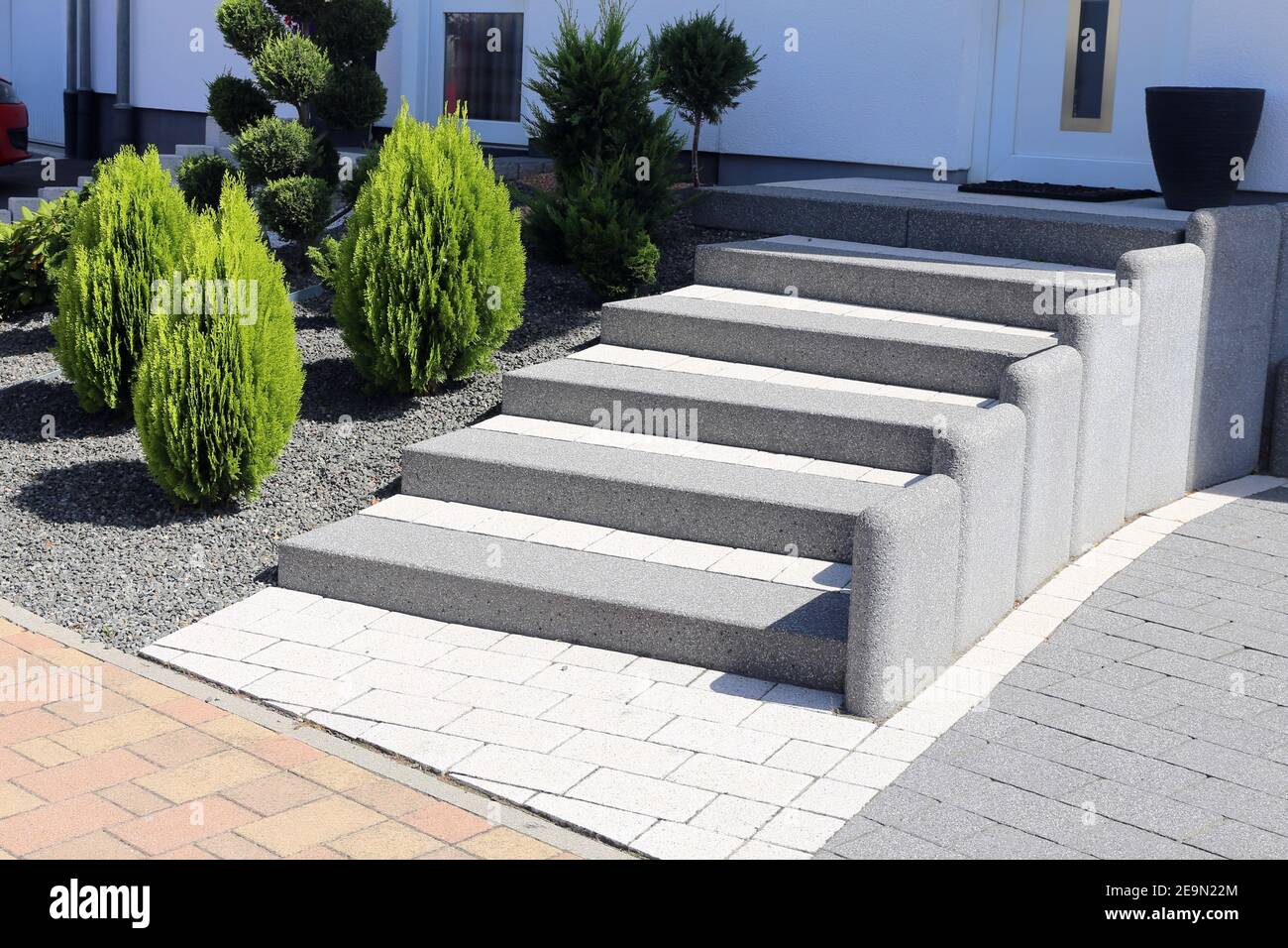 Ordentlich und ordentlich mit massiven Block Stufen