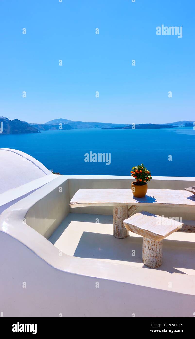 Sea Resort - Blick auf die Ägäis von Santorini Insel, Griechenland. Griechische Landschaft Stockfoto
