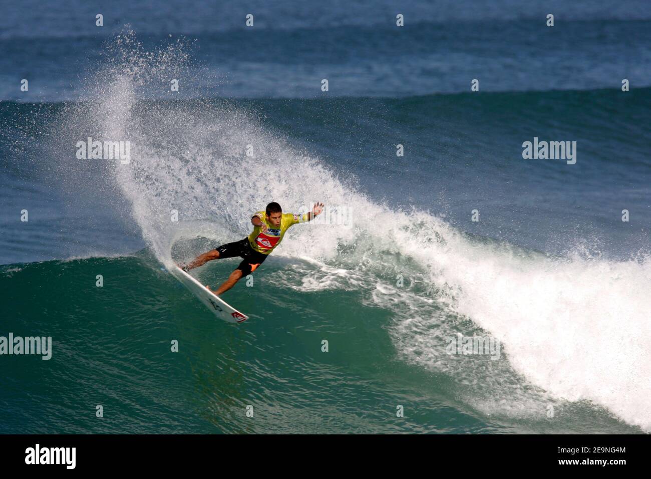 Der französische Jeremy Flores surft beim Quiksilver Pro France, das am 29. September 2006 an der ASP Men's World Champion Tour of Surfing in Hossegor an der Südwestküste Frankreichs teilnimmt. Foto von Manuel Blondau/Cameleon/ABACAPRESS.COM Stockfoto