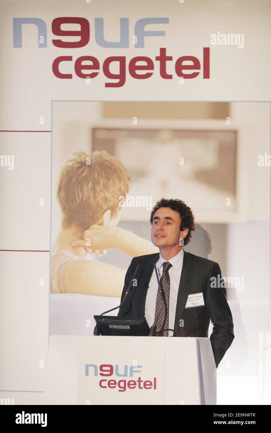 Jacques Veyrat, Vorsitzender von Neuf-Cegetel, hält am 11. Oktober 2006 eine Pressekonferenz über den Börsengang von Neuf-Cegetel in Paris, Frankreich, ab. Foto von Thibault Camus/ABACAPRESS.COM Stockfoto