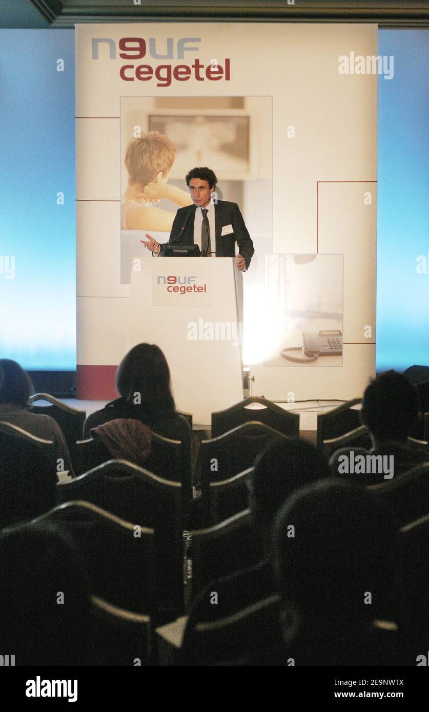 Jacques Veyrat, Vorsitzender von Neuf-Cegetel, hält am 11. Oktober 2006 eine Pressekonferenz über den Börsengang von Neuf-Cegetel in Paris, Frankreich, ab. Foto von Thibault Camus/ABACAPRESS.COM Stockfoto