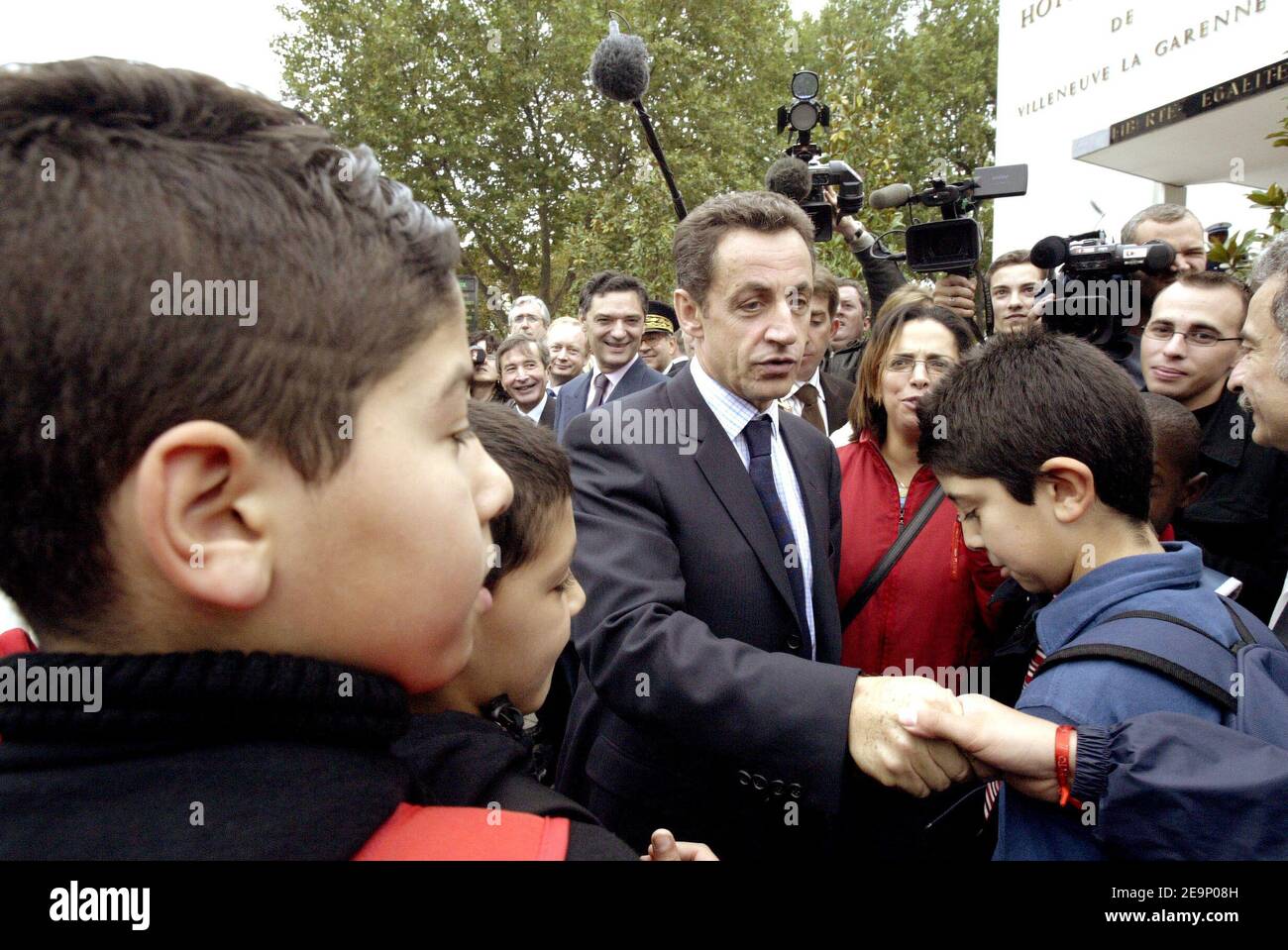 Präsident des rates von Hauts-de-seine, Nicolas Sarkozy, bei der Unterzeichnung der Stadtsanierung von Hauts-de-seine am 19. Oktober 2006 in Villeneuve-La-Garenne, Frankreich. Foto von Bernard Bisson/ABACAPRESS.COM Stockfoto